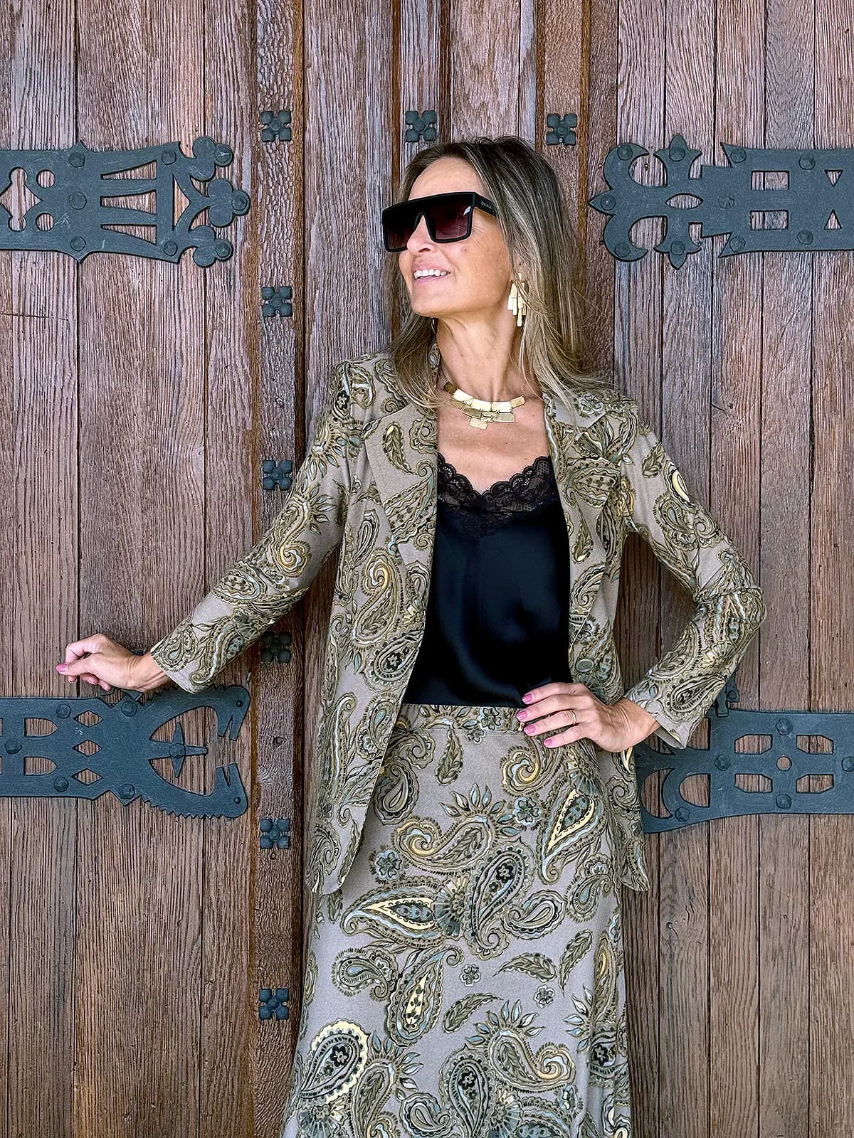 Blazer falda pasley beige